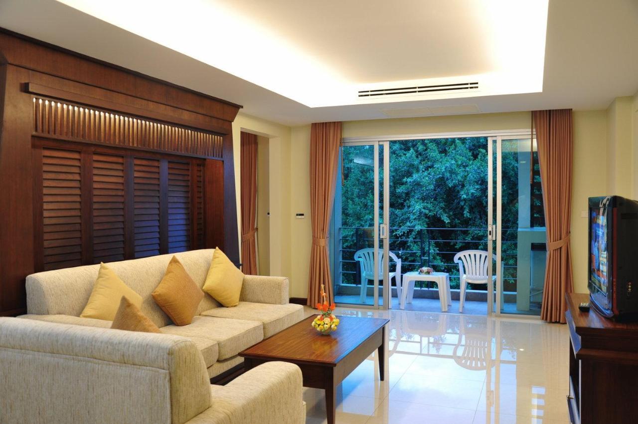 August Suites Pattaya Habitación foto