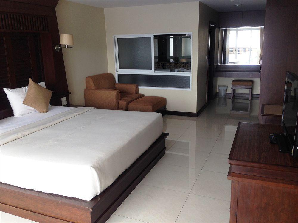 August Suites Pattaya Exterior foto
