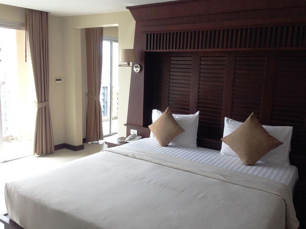 August Suites Pattaya Exterior foto