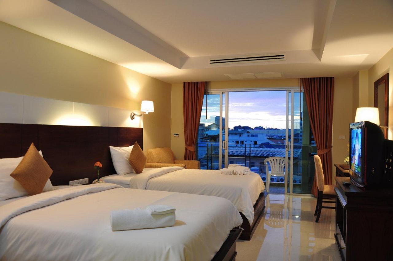 August Suites Pattaya Exterior foto